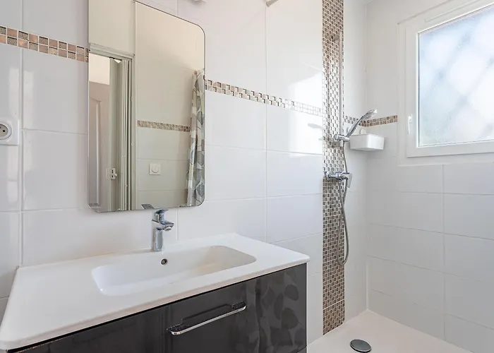 L'aquilon By Interhome Le Pradet