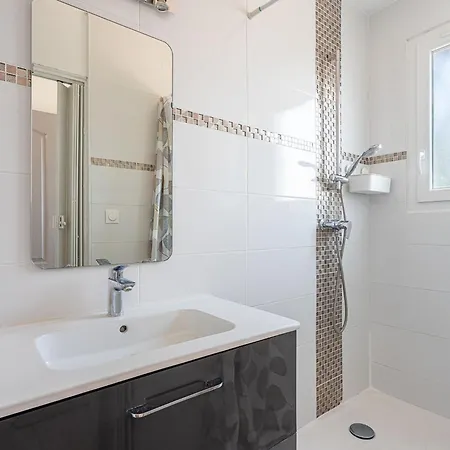L'aquilon By Interhome Le Pradet