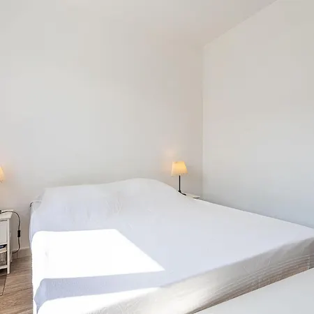 L'aquilon By Interhome Le Pradet